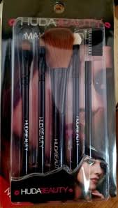 HUDA BEAUTY MAKE-UP BRUSH SMALL SET