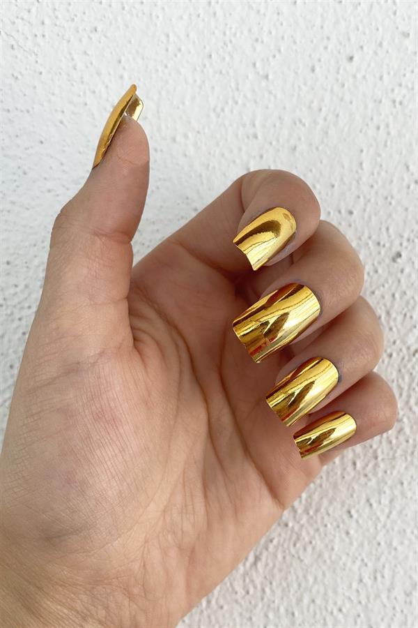 Dr. Schmidt Runway Style Gold Mirror Nails - IZZAT DAOUK Lebanon
